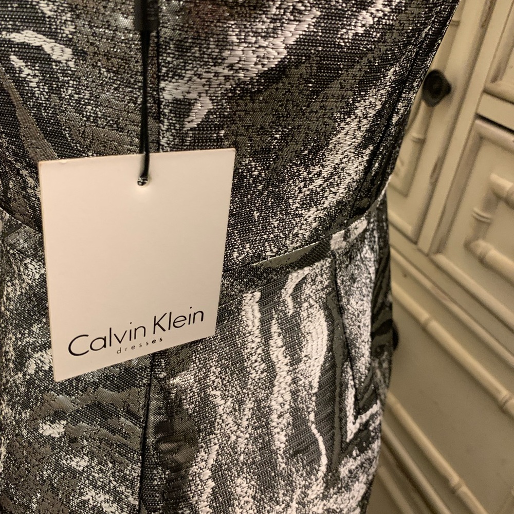 Calvin Klein one shoulder, metallic, party dress size 8. - Picture 3 of 7